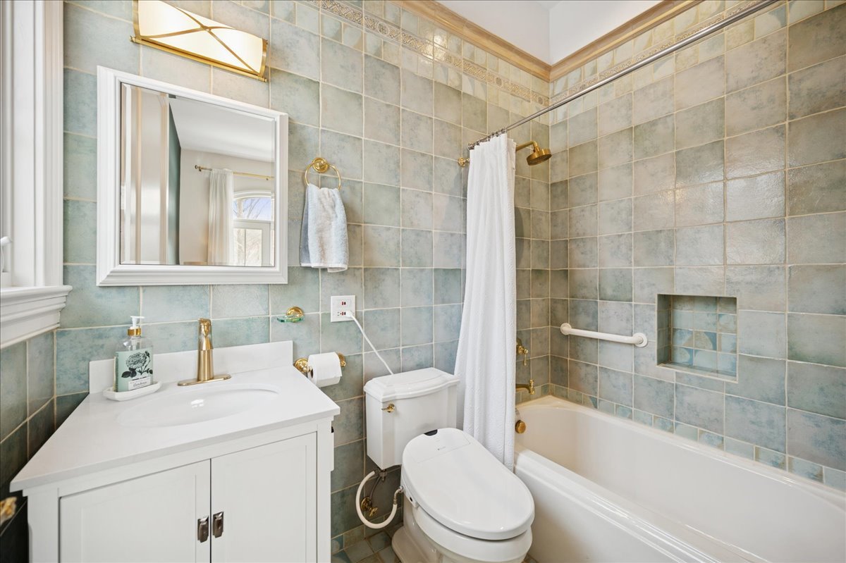 985 Pine Tree Lane Winnetka, IL 60093 - Photo 30 of 60