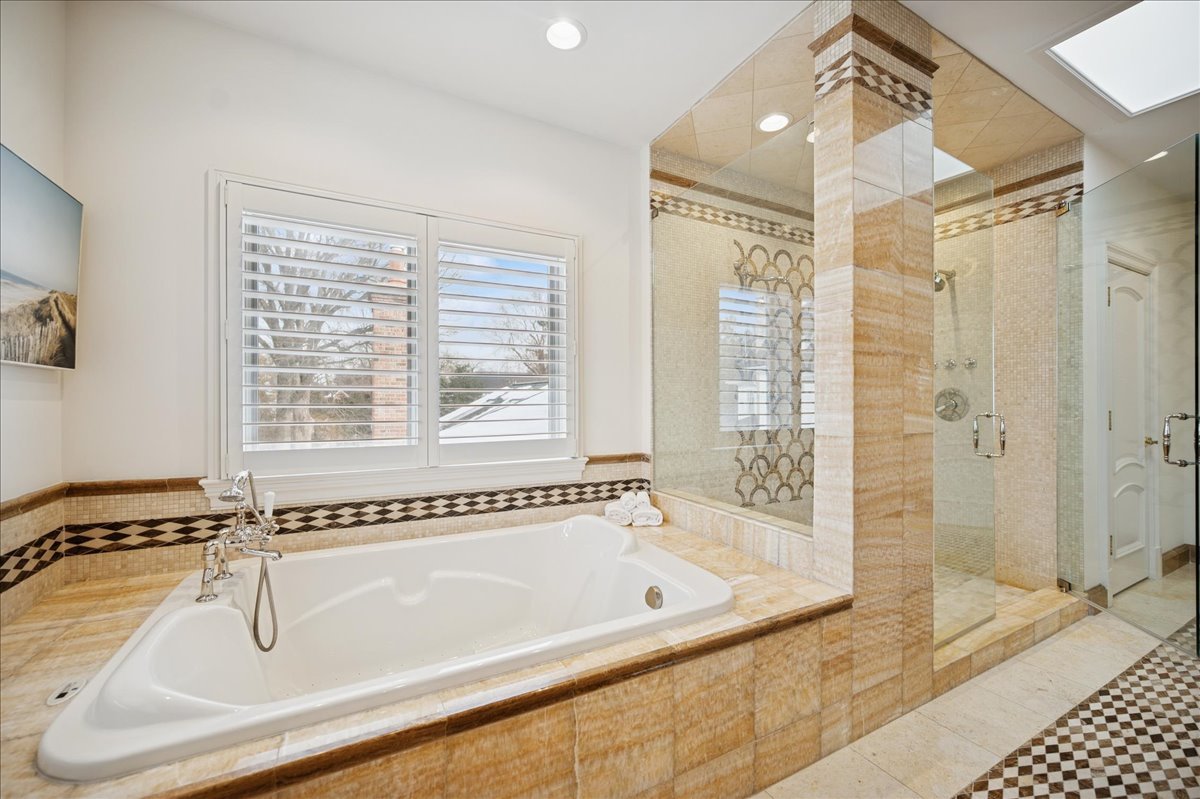 985 Pine Tree Lane Winnetka, IL 60093 - Photo 36 of 60