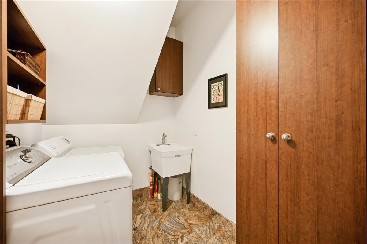 985 Pine Tree Lane Winnetka, IL 60093 - Photo 44 of 60