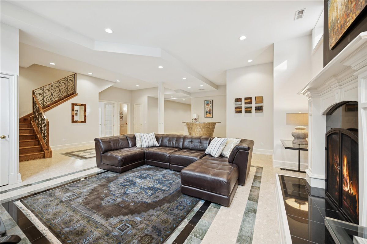 985 Pine Tree Lane Winnetka, IL 60093 - Photo 46 of 60