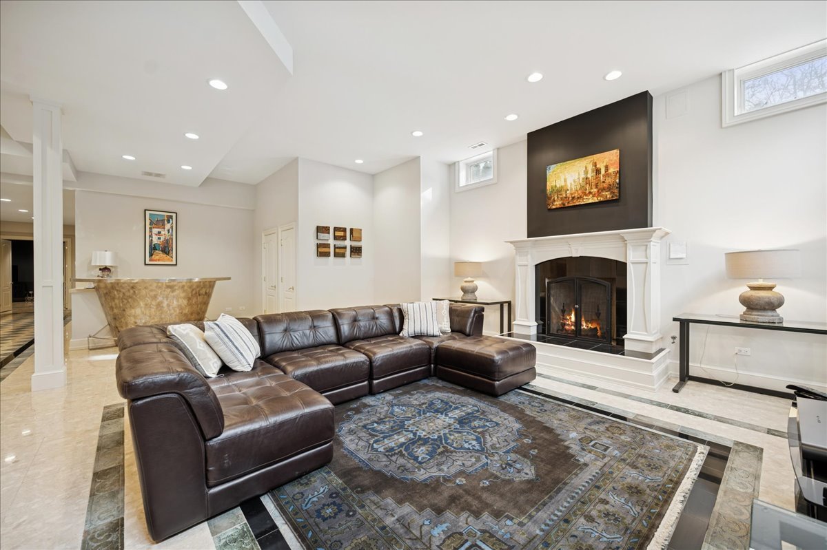 985 Pine Tree Lane Winnetka, IL 60093 - Photo 47 of 60