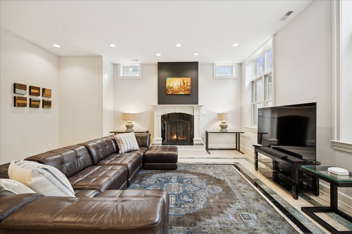 985 Pine Tree Lane Winnetka, IL 60093 - Photo 48 of 60