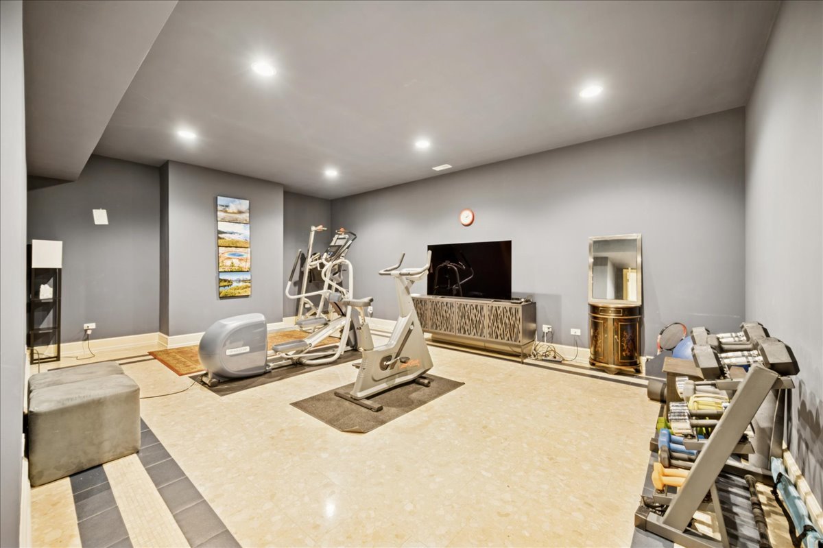 985 Pine Tree Lane Winnetka, IL 60093 - Photo 50 of 60