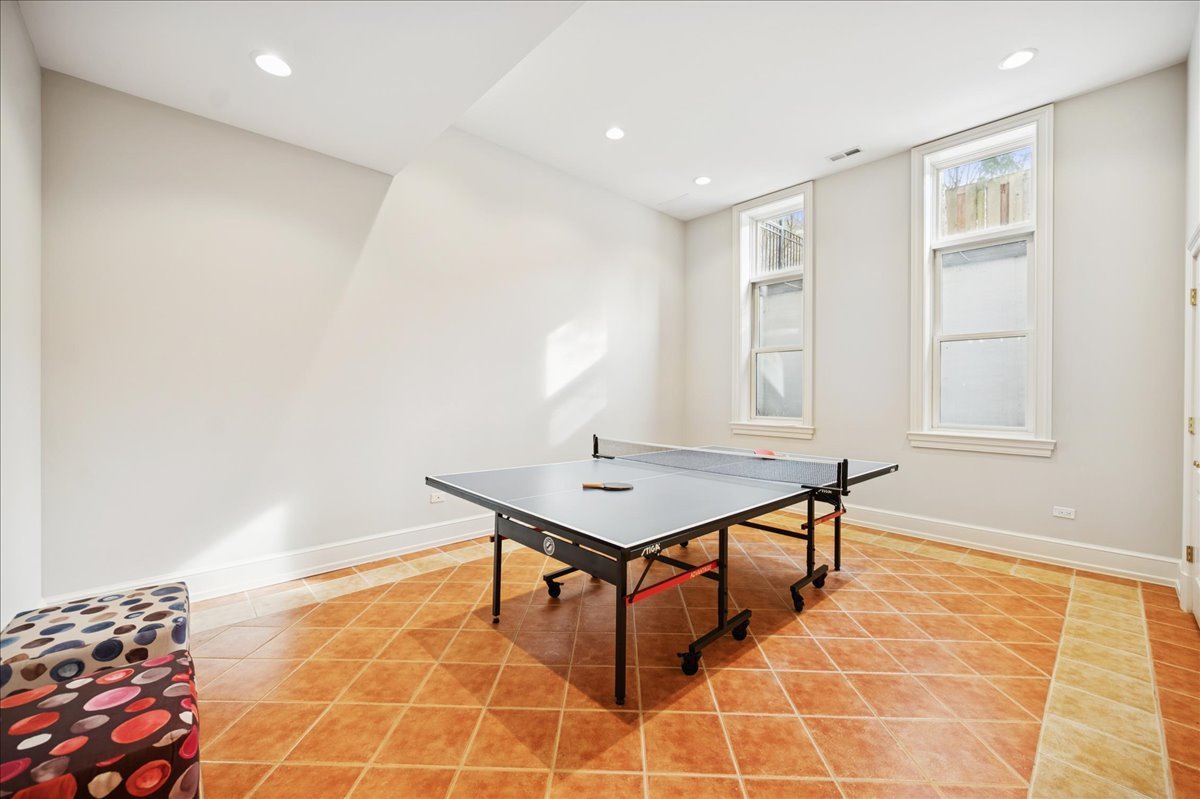 985 Pine Tree Lane Winnetka, IL 60093 - Photo 51 of 60