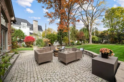 $2,885,000 | 985 Pine Tree Lane, Winnetka, IL 60093