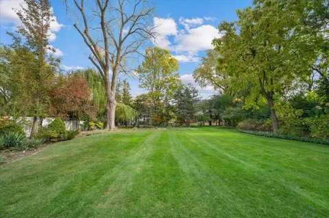 $2,885,000 | 985 Pine Tree Lane, Winnetka, IL 60093