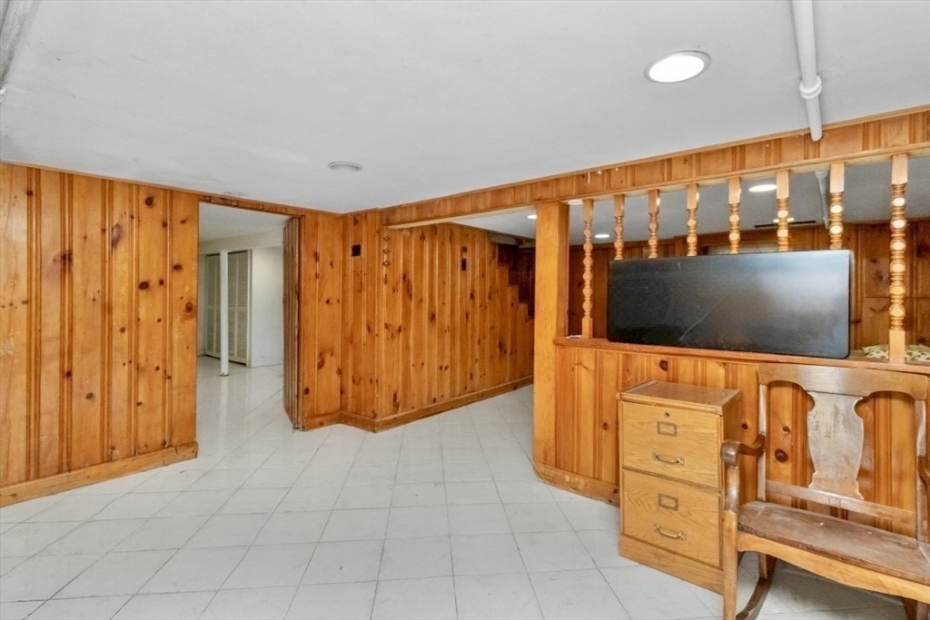 44 Barbara Road Newton, MA 02465 - Photo 21 of 34