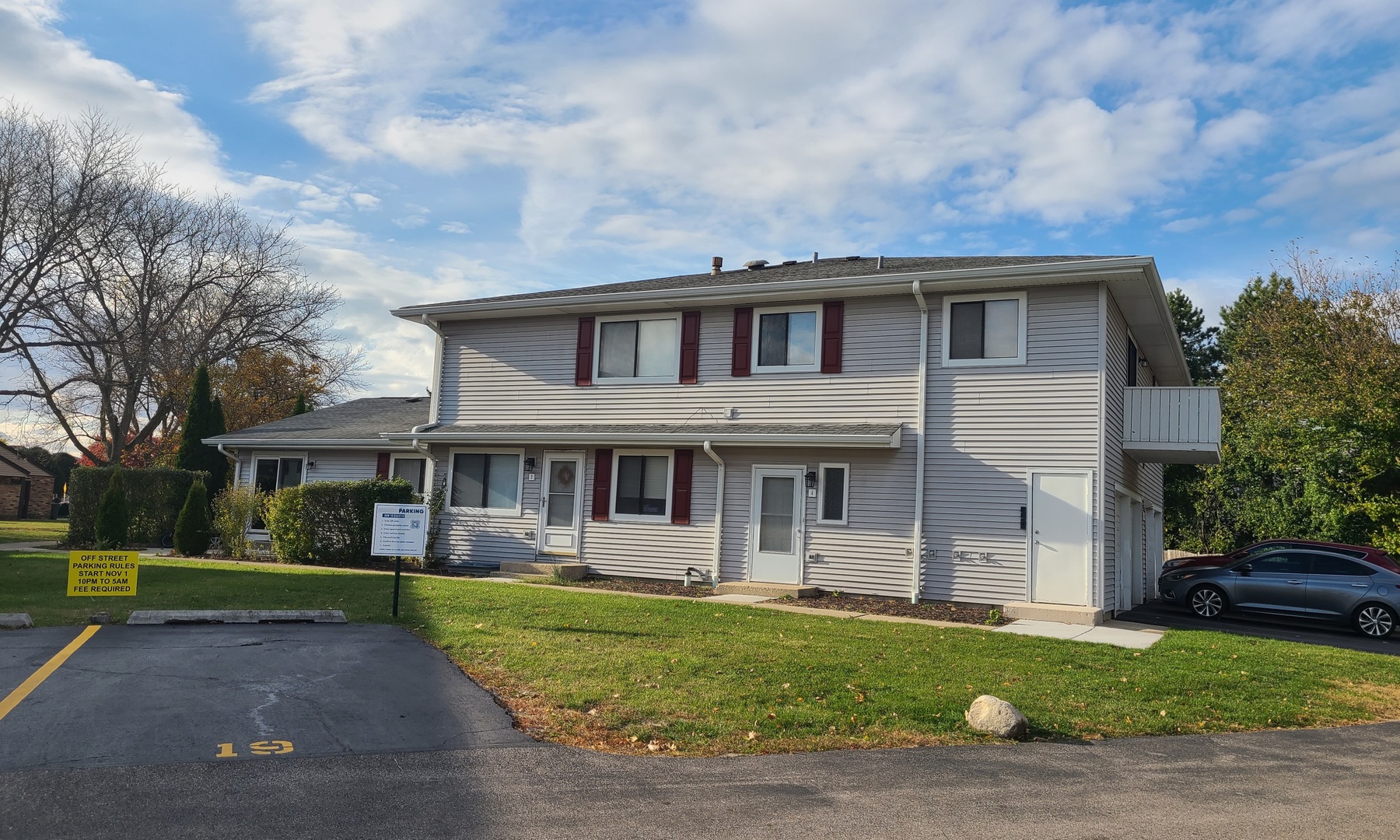2-s717 Winchester Circle, Unit 4 Warrenville, IL 60555 - Photo 14 of 14 a front view of a house with a yard