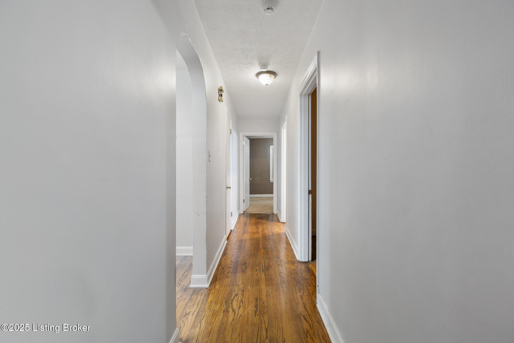 8809 Perry Road Louisville, KY 40222 - Photo 16 of 30 Hallway