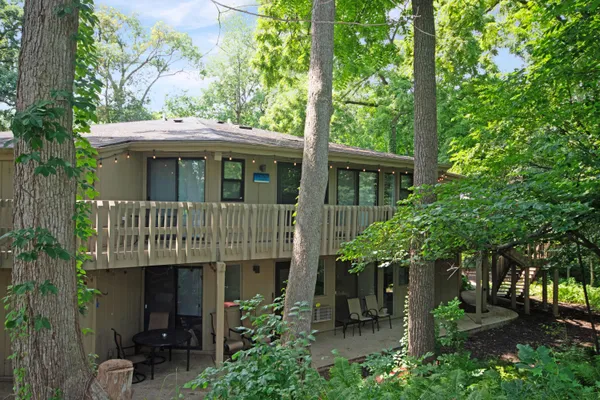 $3,000 | 403 Deerpath West, Unit F, Fontana, WI 53125
