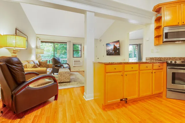 $3,000 | 403 Deerpath West, Unit F, Fontana, WI 53125