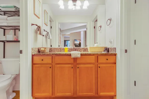 $3,000 | 403 Deerpath West, Unit F, Fontana, WI 53125