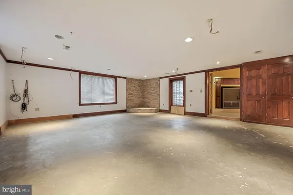 a view of a livingroom with an empty space