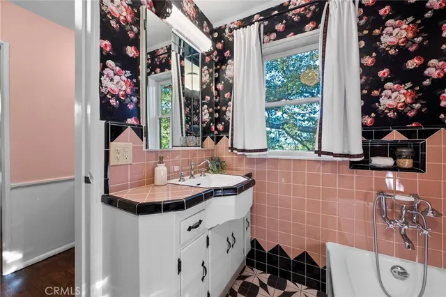 $1,599,999 | 1855 Verdugo Knolls Drive, Glendale, CA 91208