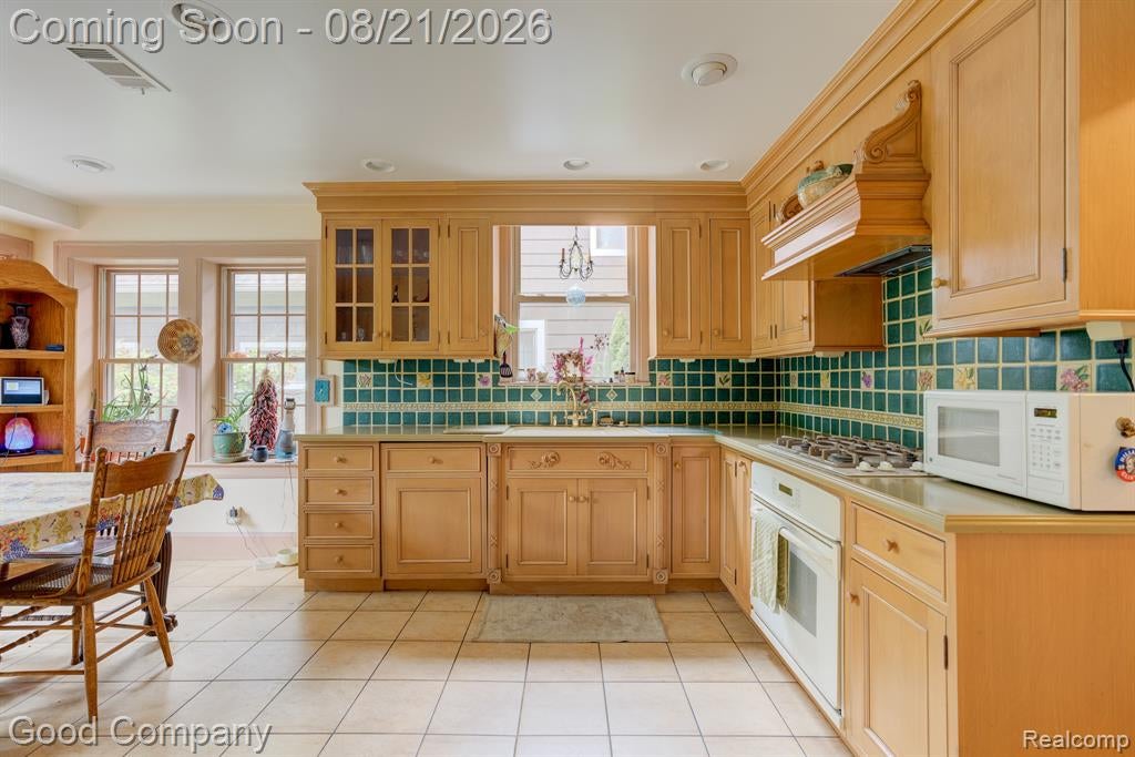 23 Hanover Road Pleasant Ridge, MI 48069 - Photo 13 of 52 Gallery Image 13