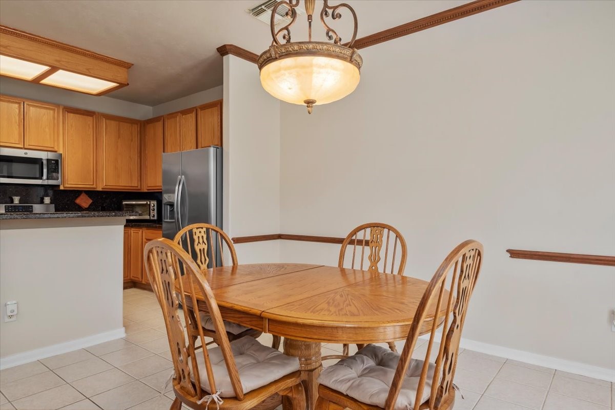2919 Crescent Star Road Spring, TX 77388 - Photo 10 of 39 Dining area is big enough for a large get-together with friends and family!