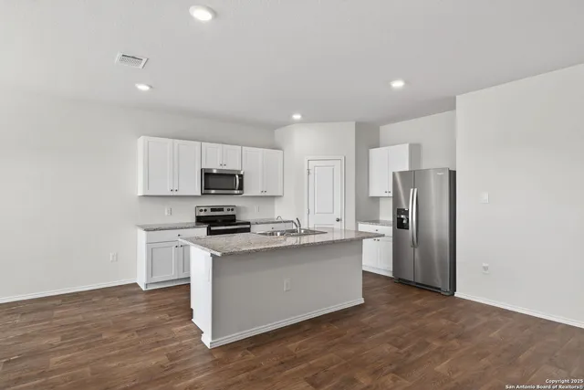 $2,700 | 1719 Chianti Pass, New Braunfels, TX 78130