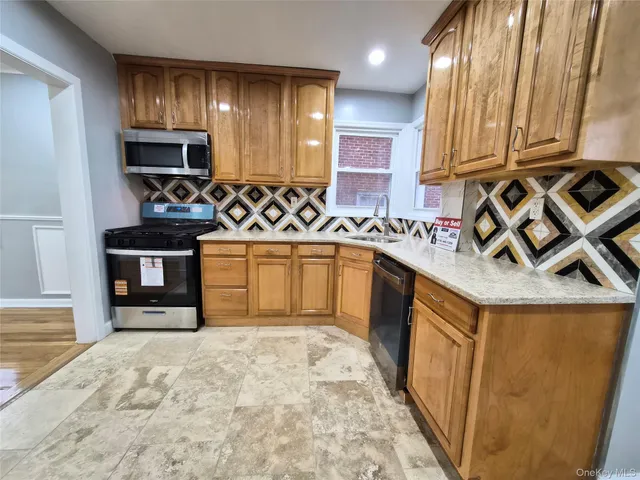 $1,549,000 | 80-19 Utopia Parkway | Jamaica Estates