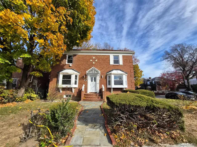 $1,549,000 | 80-19 Utopia Parkway | Jamaica Estates