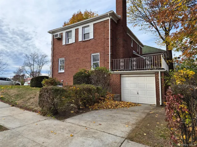 $1,549,000 | 80-19 Utopia Parkway | Jamaica Estates
