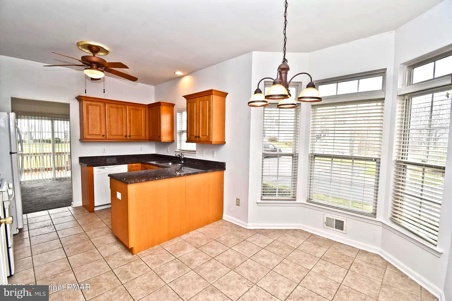 106 Bethpage Terrace Easton, PA 18042 - Photo 6 of 31