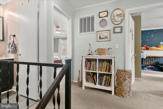 a view of an entryway with a workspace