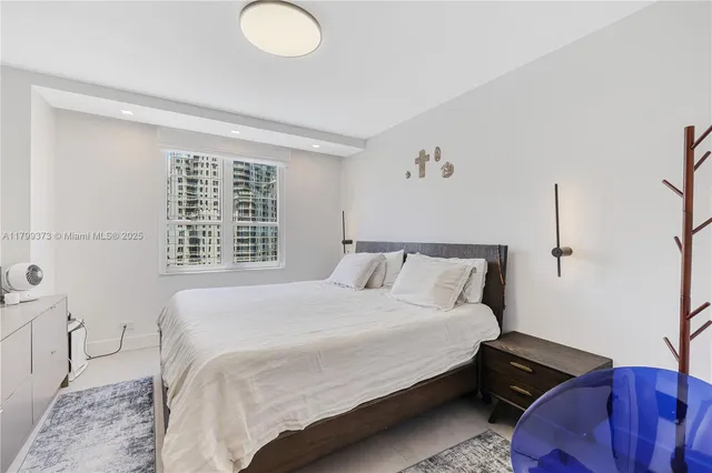 $5,400 | 701 Brickell Key Boulevard, Unit 1110, Miami, FL 33131