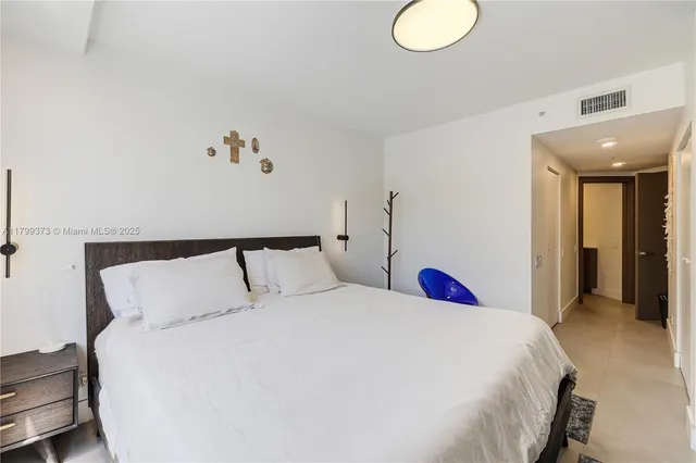 $5,400 | 701 Brickell Key Boulevard, Unit 1110, Miami, FL 33131