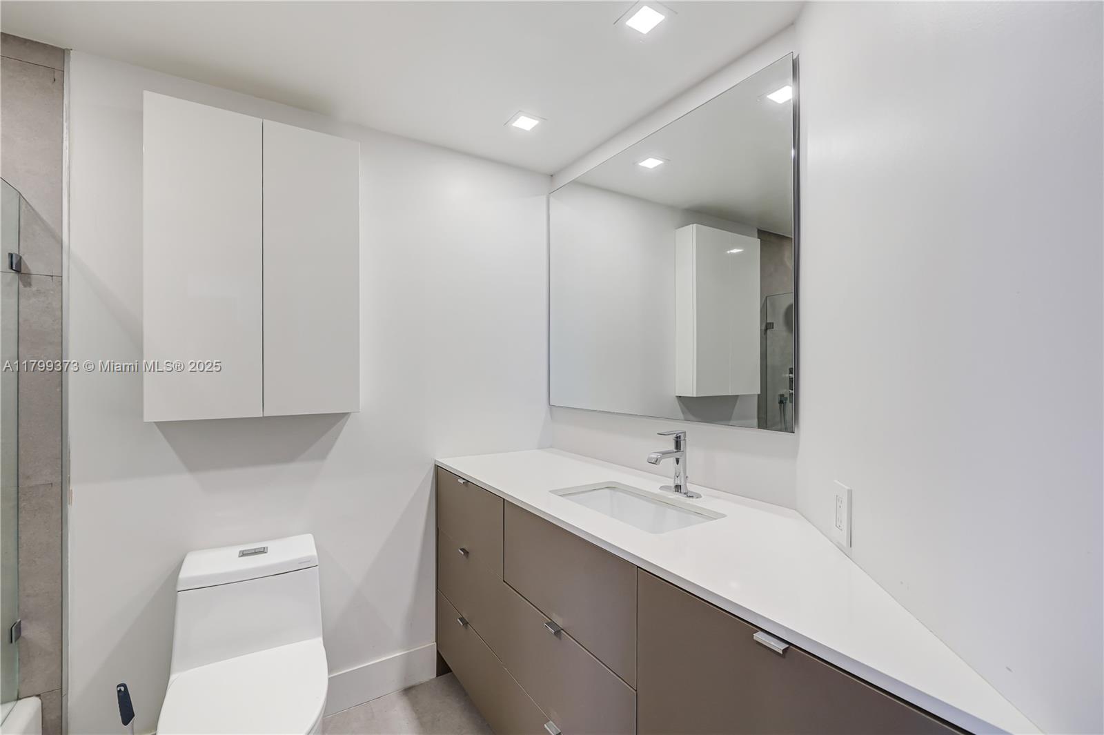 701 Brickell Key Boulevard, Unit 1110 Miami, FL 33131 - Photo 18 of 28