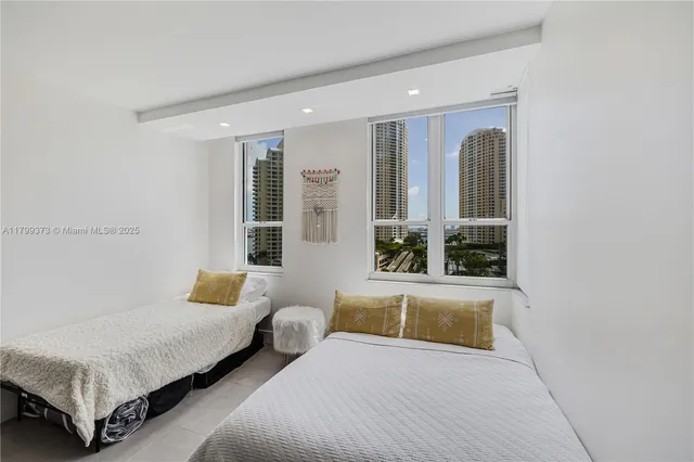 $5,400 | 701 Brickell Key Boulevard, Unit 1110, Miami, FL 33131