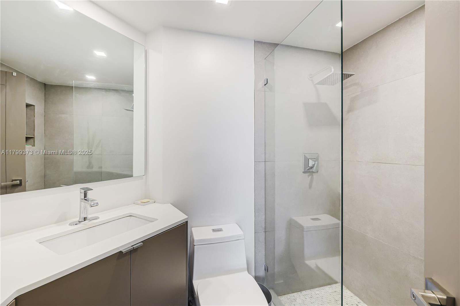 701 Brickell Key Boulevard, Unit 1110 Miami, FL 33131 - Photo 22 of 28