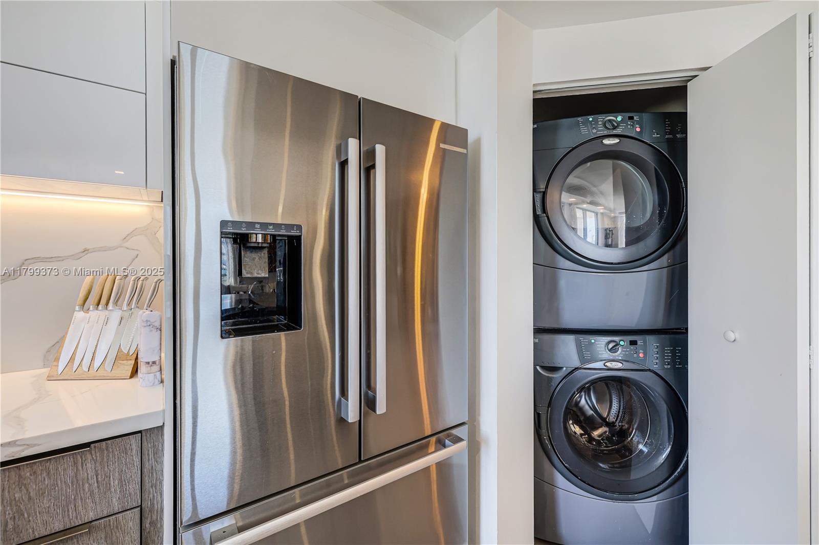 701 Brickell Key Boulevard, Unit 1110 Miami, FL 33131 - Photo 23 of 28