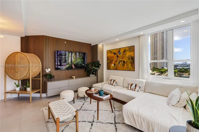 $5,400 | 701 Brickell Key Boulevard, Unit 1110, Miami, FL 33131