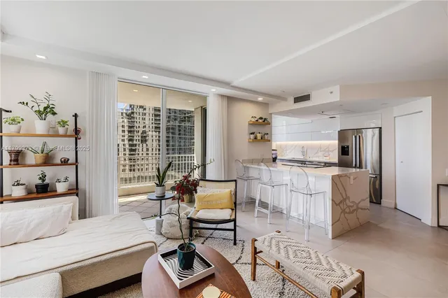 $5,400 | 701 Brickell Key Boulevard, Unit 1110, Miami, FL 33131