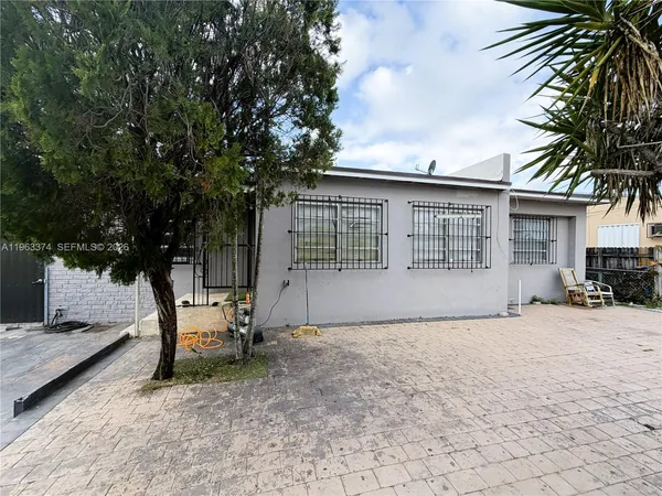 a view of house with a outdoor space