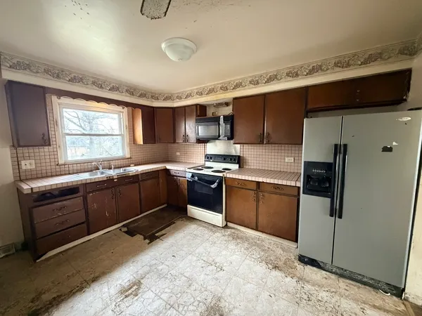 $185,000 | 4656 176th Place, Country Club Hills, IL 60478