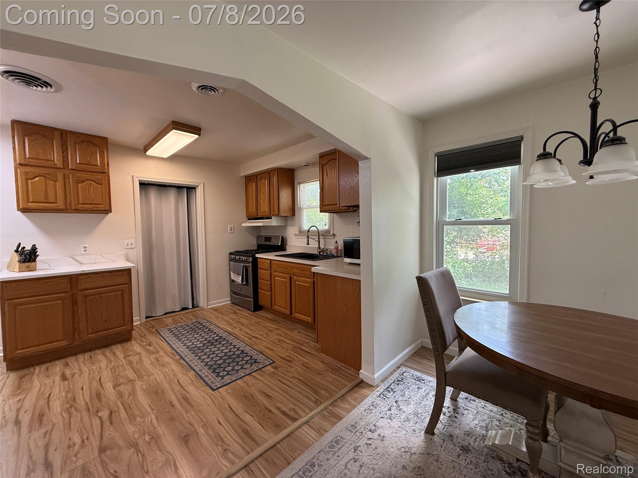 756 Cedarlawn Road Waterford, MI 48328 - Photo 9 of 34 Kitchen and dining area featuring wood-finish flooring, recessed lighting, and a chandelier
