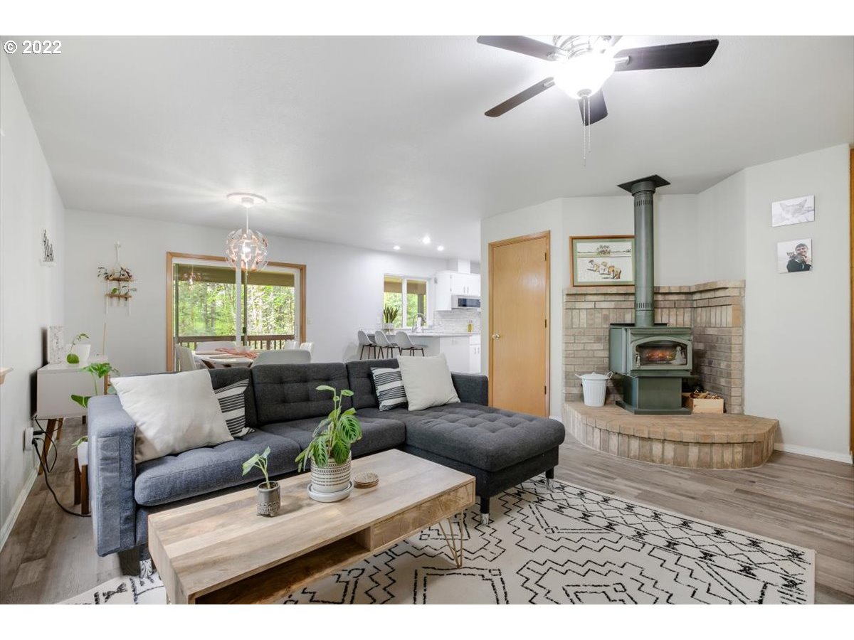 475 Southwest Stepien Road Gaston, OR 97119 - Photo 6 of 32 Gallery Image 6