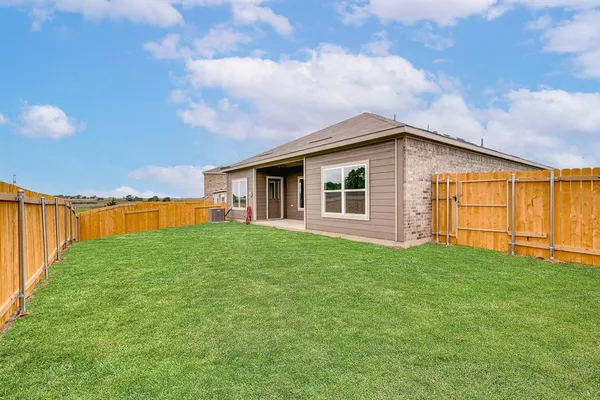 $304,900 | 102 Thomas Paine Drive, Venus, TX 76084