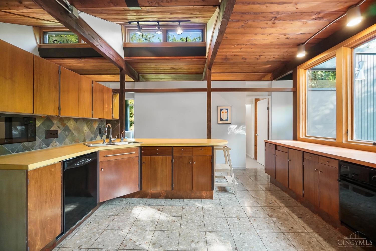 429 West Galbraith Road Cincinnati, OH 45215 - Photo 28 of 93
