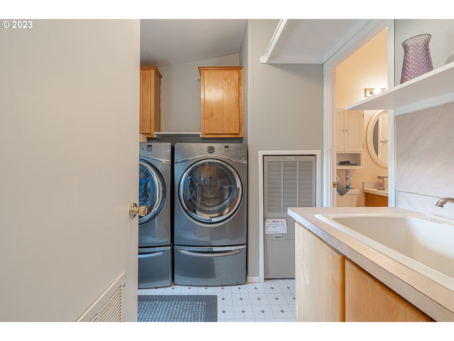 20840 Butteville Road Northeast Donald, OR 97020 - Photo 28 of 40 a utility room with sink dryer and washer