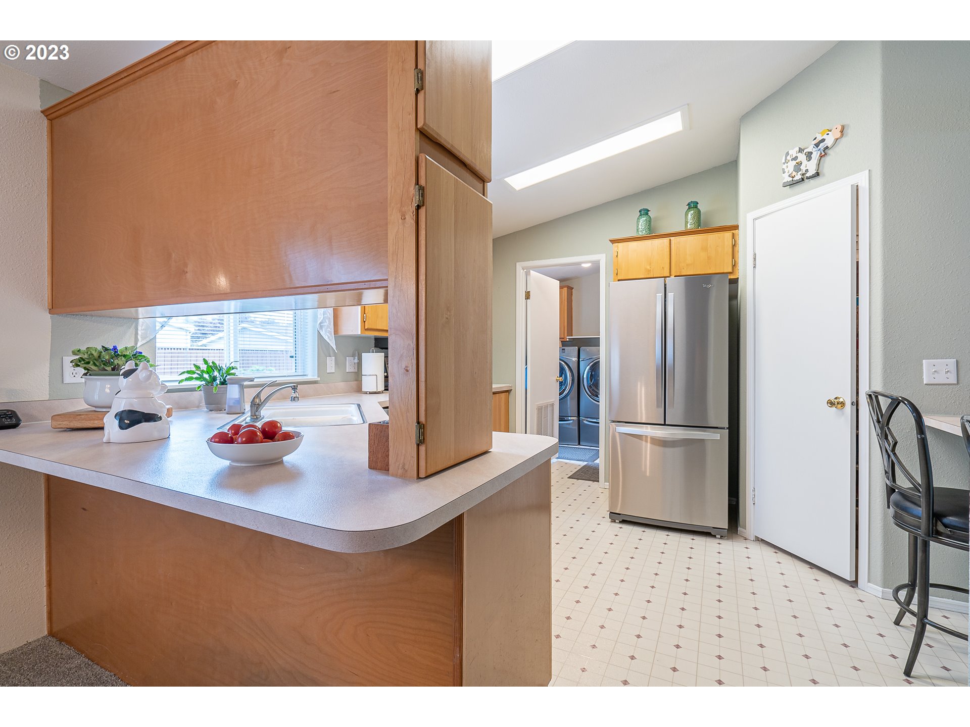 20840 Butteville Road Northeast Donald, OR 97020 - Photo 9 of 40 a kitchen with stainless steel appliances a refrigerator and a sink
