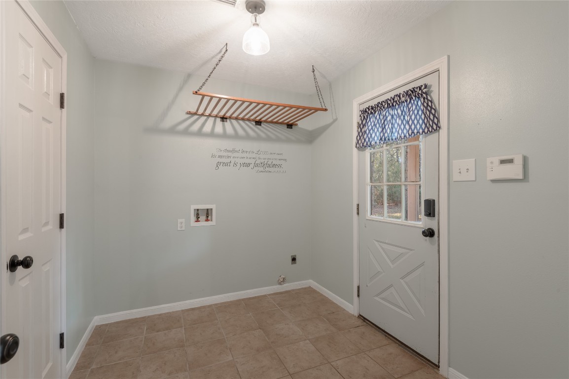 12 Quiet Wind Trinity, TX 75862 - Photo 20 of 48 Utility room and back door that leads to the garage.