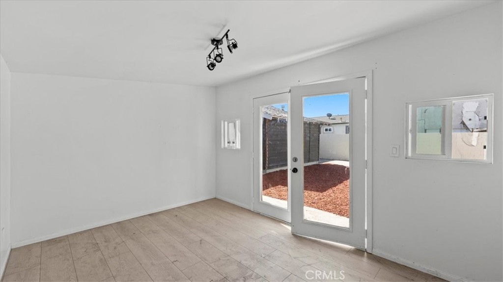 809 North Tamarind Avenue Compton, CA 90220 - Photo 6 of 33