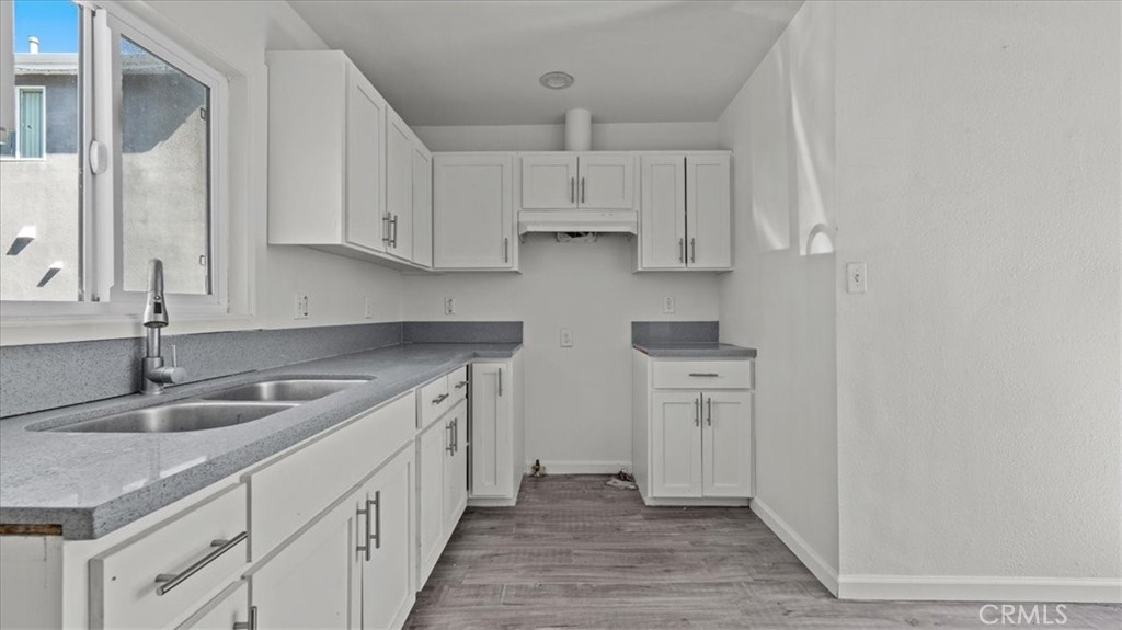 809 North Tamarind Avenue Compton, CA 90220 - Photo 10 of 33