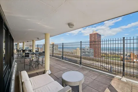 $250,000 | 2930 North Sheridan Road, Unit 1009, Chicago, IL 60657