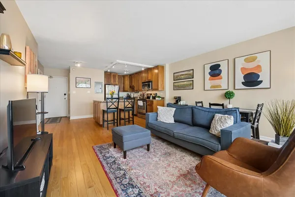 $250,000 | 2930 North Sheridan Road, Unit 1009, Chicago, IL 60657
