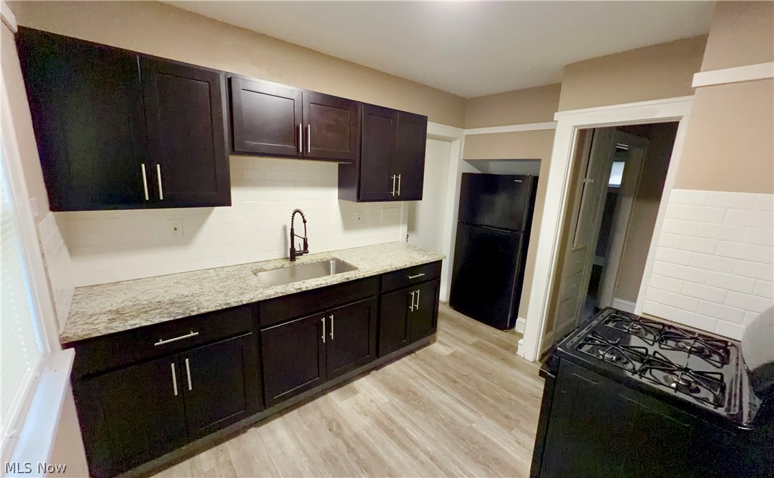 949 Helmsdale Road Cleveland Heights, OH 44112 - Photo 4 of 29