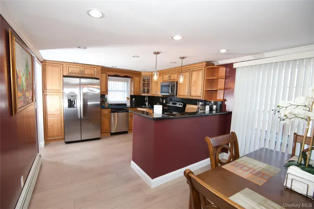 $749,999 | 528 14th Street, West Babylon, NY 11704