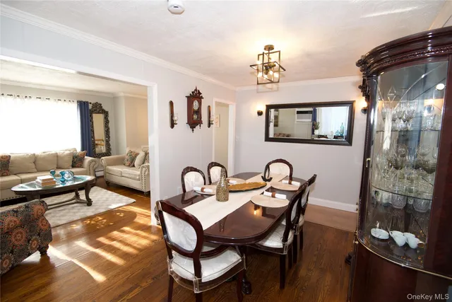 $749,999 | 528 14th Street, West Babylon, NY 11704